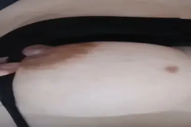 Cewek Panlok Pamer BH CD Hitam Memek Basah Kost